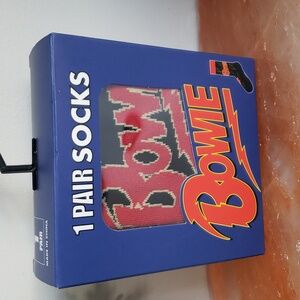 (1) Pair Bowie Black & Gold Men's Socks. NIP